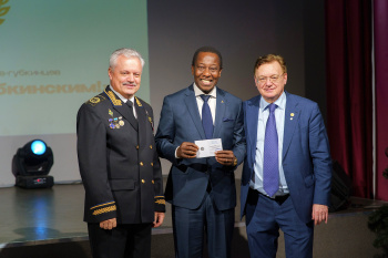 изображение_Новости_chlen-obshchestvennogo-soveta-fonda-gabriel-kochofa-podderzhal-alma-mater