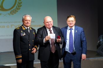 изображение_Новости_chlen-pravleniya-fonda-valeriy-bessel-okazal-pomoshch-detyam-voennosluzhashchikh