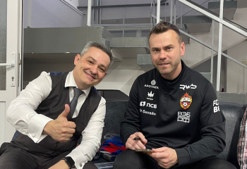 изображение_Новости_vypuskniki-igor-akinfeev-i-aleksandr-slavinskiy-okazali-podderzhku-universitetu