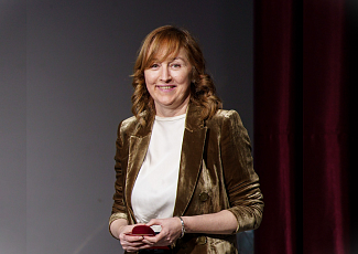 Генеральный директор Фонда Гульнара Ракипова поддержала Альма-матер.