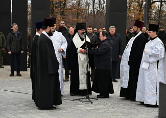 Член Общественного совета Фонда автор комплекса «Пантеон Героев» Михаил Корси принял участие в открытии пантеона в Донецке