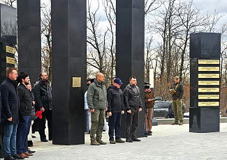 Член Общественного совета Фонда автор комплекса «Пантеон Героев» Михаил Корси принял участие в открытии пантеона в Донецке