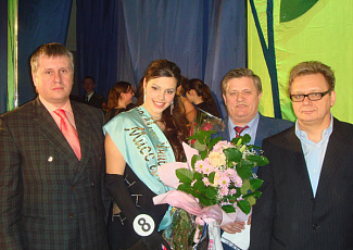 В первый день весны проходил конкурс «Мисс Университет» 2007 года