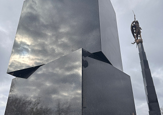 Член Общественного совета Фонда автор комплекса «Пантеон Героев» Михаил Корси принял участие в открытии пантеона в Донецке