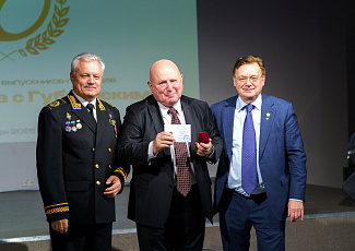 Член Правления Фонда Валерий Бессель оказал помощь детям военнослужащих