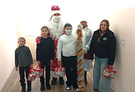 Дед Мороз и Снегурочка вручили подарки Фонда детям участников СВО  