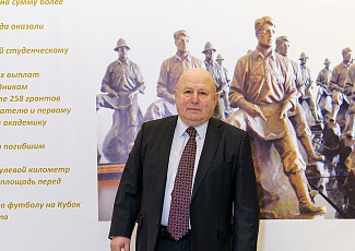 Член Правления Фонда Валерий Бессель внес благотворительный взнос