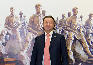 Почетный выпускник Александр Полищук поддержал Альма-матер