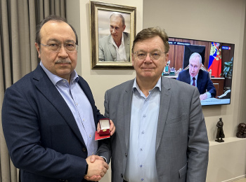 изображение_Новости_chlen-popechitelskogo-soveta-mikhail-kiyko-nagrazhden-yubileynym-znakom