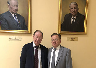 Почетный выпускник Губкинского университета Алексей Забелин поддержал Альма-матер