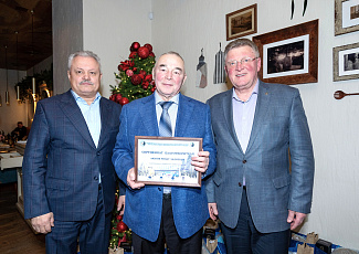 Член Правления Фонда Ринат Аюпов внес благотворительный взнос