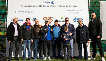 изображение_Новости_komanda-vypusknikov-obladatel-kubka-gubkinskogo-universiteta-po-futbolu-2022-