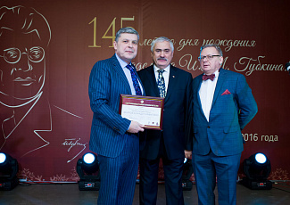 Член Правления Фонда выпускников-губкинцев Искандер Закиров оказал поддержку родной Alma mater.