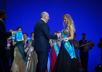 Член Общественного совета Фонда выпускников-губкинцев поздравил участниц конкурса Мисс Университет 2018