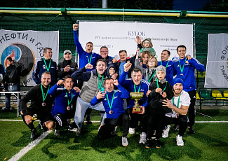 Команда выпускников  – обладатель Кубка Губкинского университета по футболу 2022! 