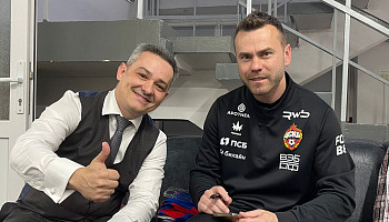 изображение_Новости_vypuskniki-igor-akinfeev-i-aleksandr-slavinskiy-okazali-podderzhku-universitetu