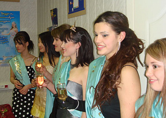 В первый день весны проходил конкурс «Мисс Университет» 2007 года