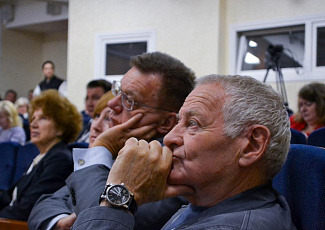 Фонд поздравил с 95-летием факультет экономики и управления 