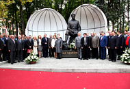 Открытие памятника в год празднования 140-летия со дня рождения