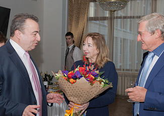 Члена Попечительского совета Фонда выпускников-губкинцев Михаила Силина поздравили с 60-летним юбилеем