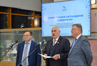 Ректор университета профессор Мартынов внес благотворительный взнос на грант ректора