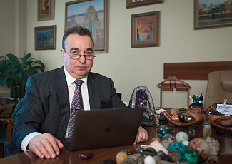 Член Попечительского совета Фонда Михаил Силин поддержал Alma mater