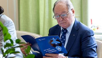 изображение_Новости_chlen-popechitelskogo-soveta-fonda-aleksey-zabelin-podderzhal-alma-mater1