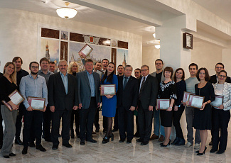 Молодым преподавателям университета вручены Сертификаты обладателей грантов Фонда выпускников-губкинцев
